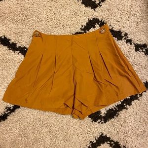High-waisted Flowy UO Shorts